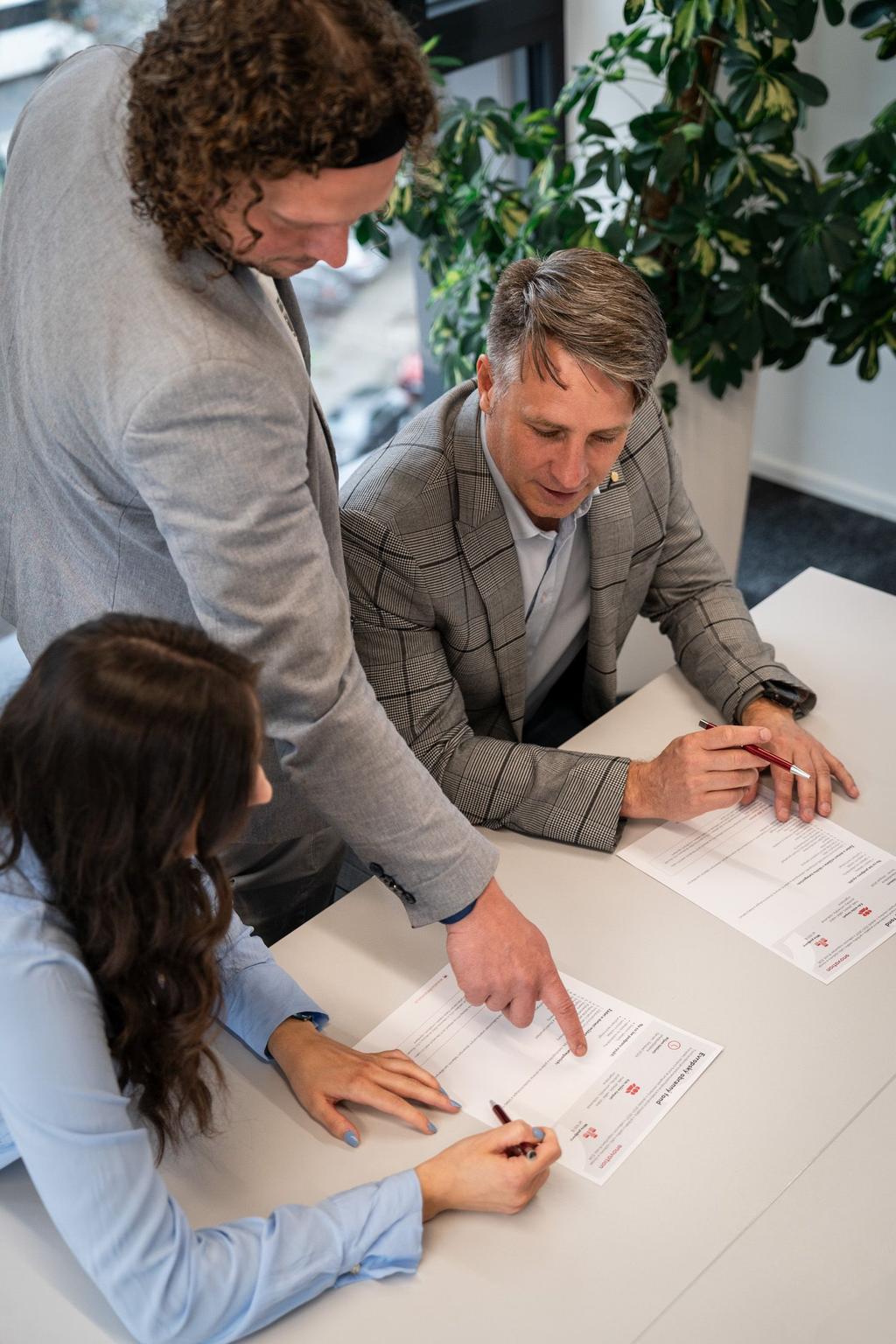 Kontaktujte enovation